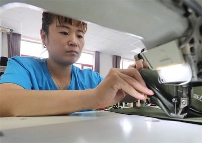 河北固安:小箱包叩開致富路