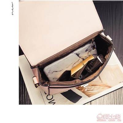 時尚搭配新寵 2017歐美新款冰激凌徽章小方包